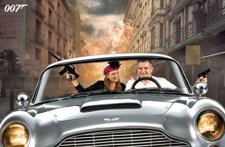 Rijd in de iconische Aston Martin van James Bond - Foto 1