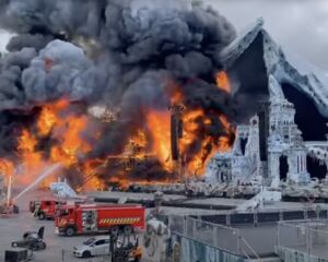 Tomorrowland fire: main stage completely destroyed, festival continues Tomorrowland fire: main stage completely destroyed, festival continues